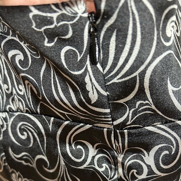 Jones Black & Silver V-Neck Black Trim Dress Size 12 - Picture 5 of 12